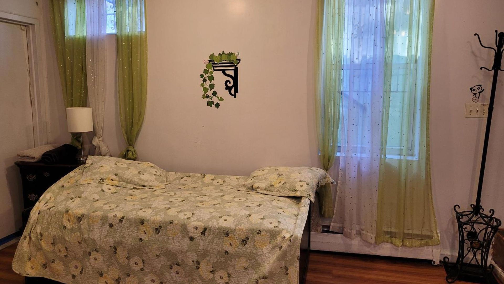 Entire 1 Bedroom In Forest Hills * New York