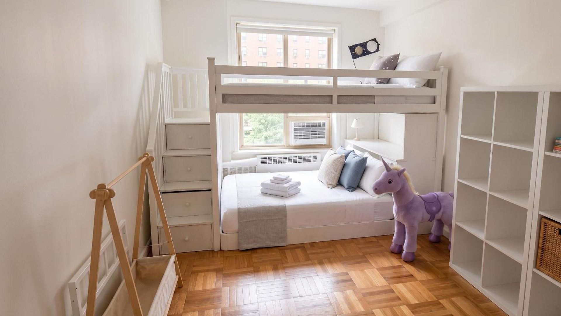 Apartment Grand East Side Home, Spacious & Cozy 3 Bedroom Retreat