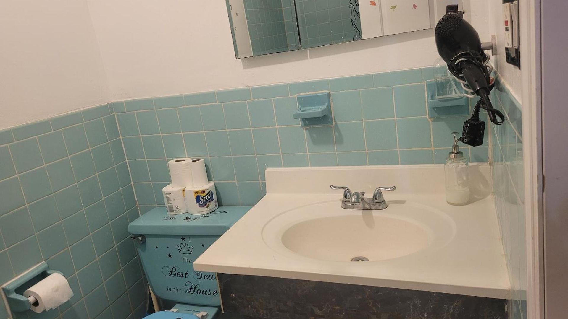 Large 4 Bedrooms 2 Baths In Rego Park Apartment