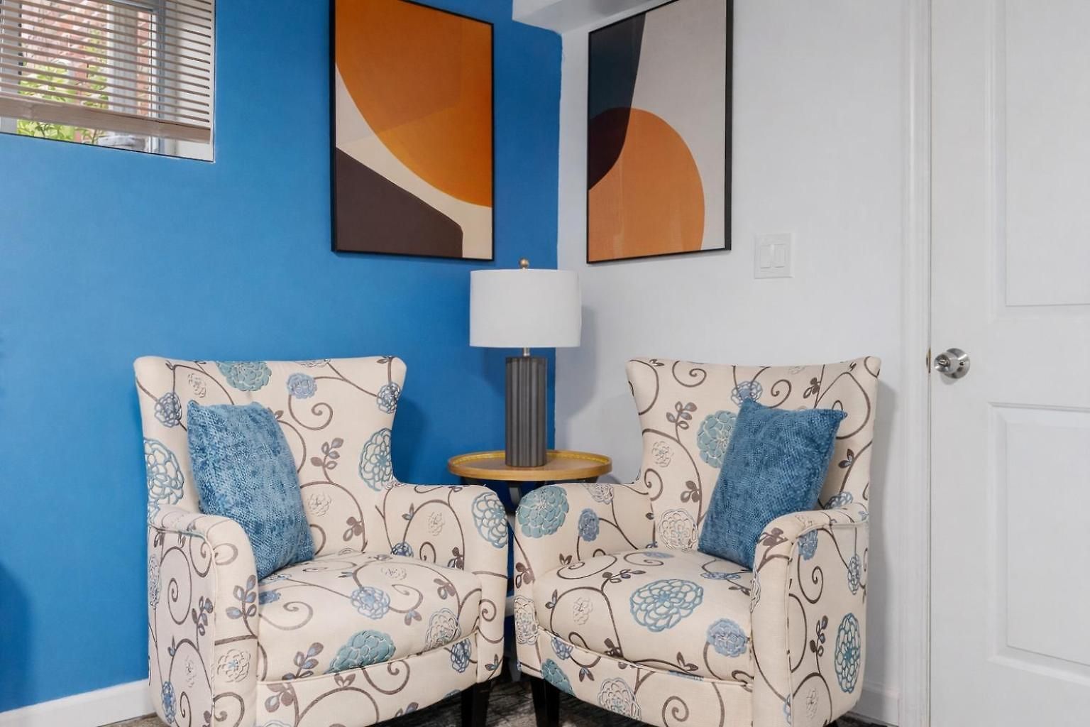 2 Bedroom Manhattan Beachfront Apartment *