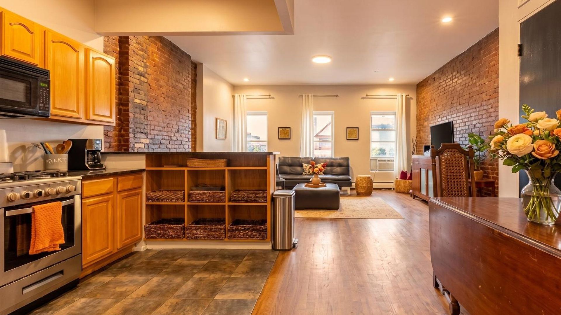 Gorgeous Two Bedroom Flat In Manhattan Apartment *