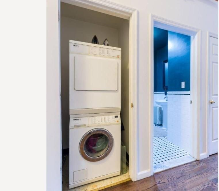 Spacious Garden Duplex 2 Bdrm * New York