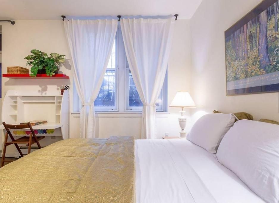 Spacious Garden Duplex 2 Bdrm * New York