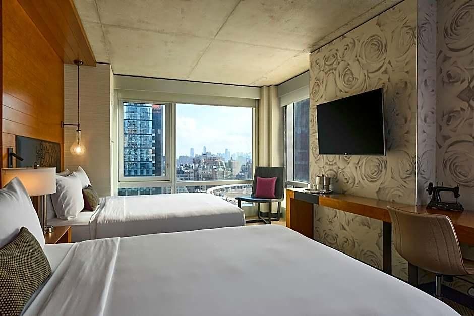 Renaissance Midtown Hotel 4*