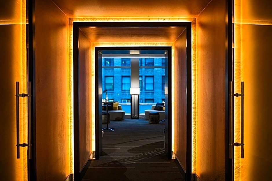 Hotel Renaissance Midtown 4*