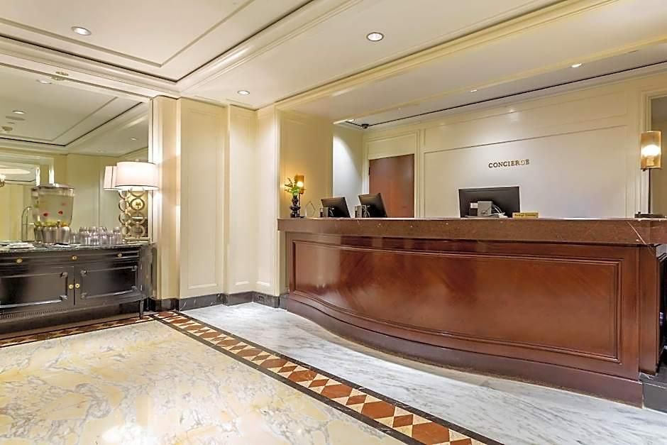 Omni Berkshire Place 4*