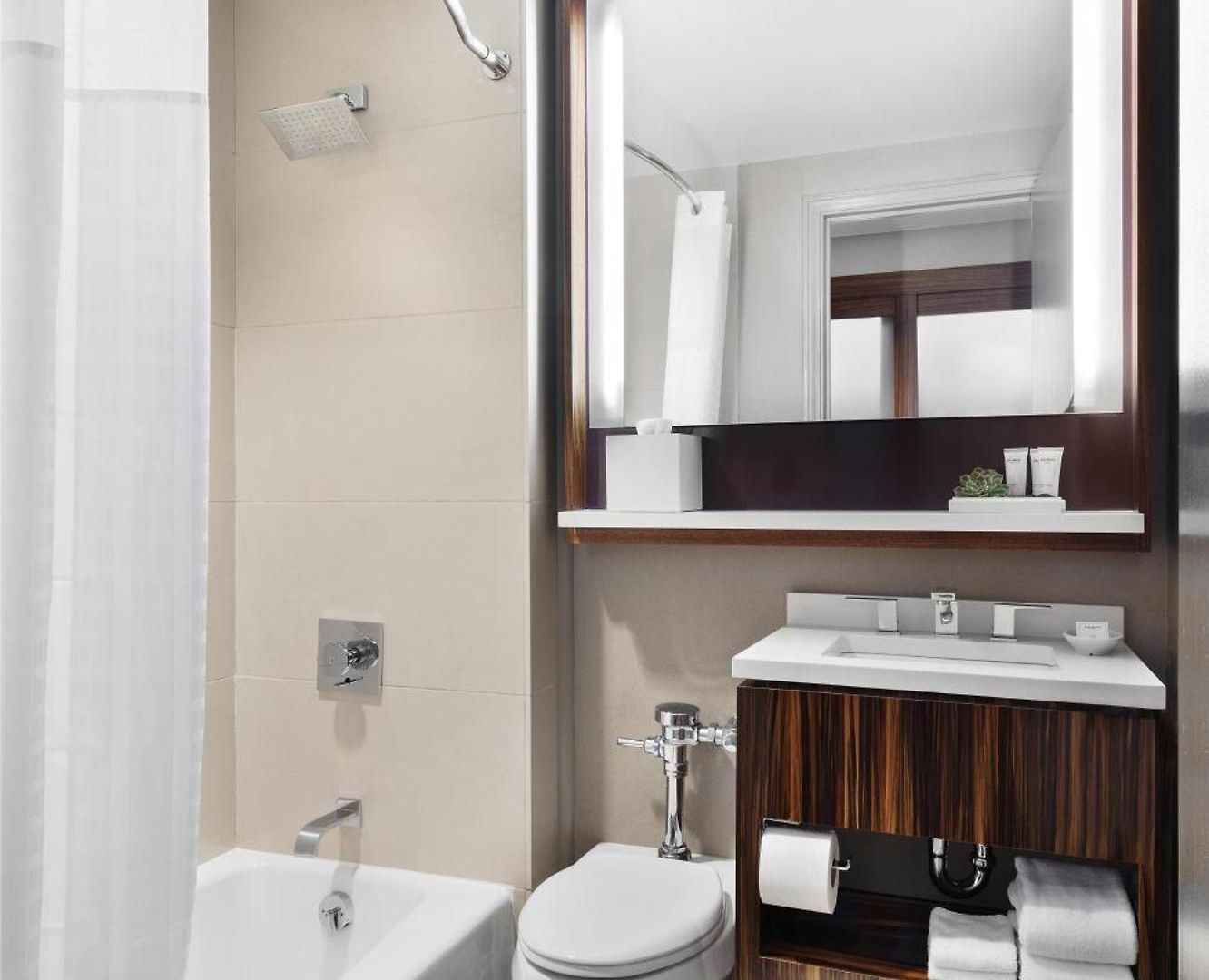 Hyatt Grand Hotel 4*