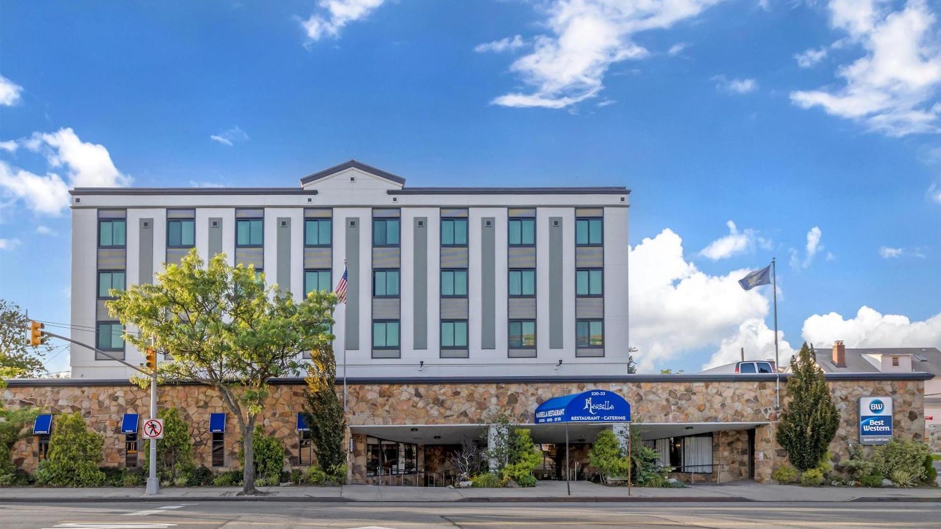 Western Queens Gold Coast Hotel