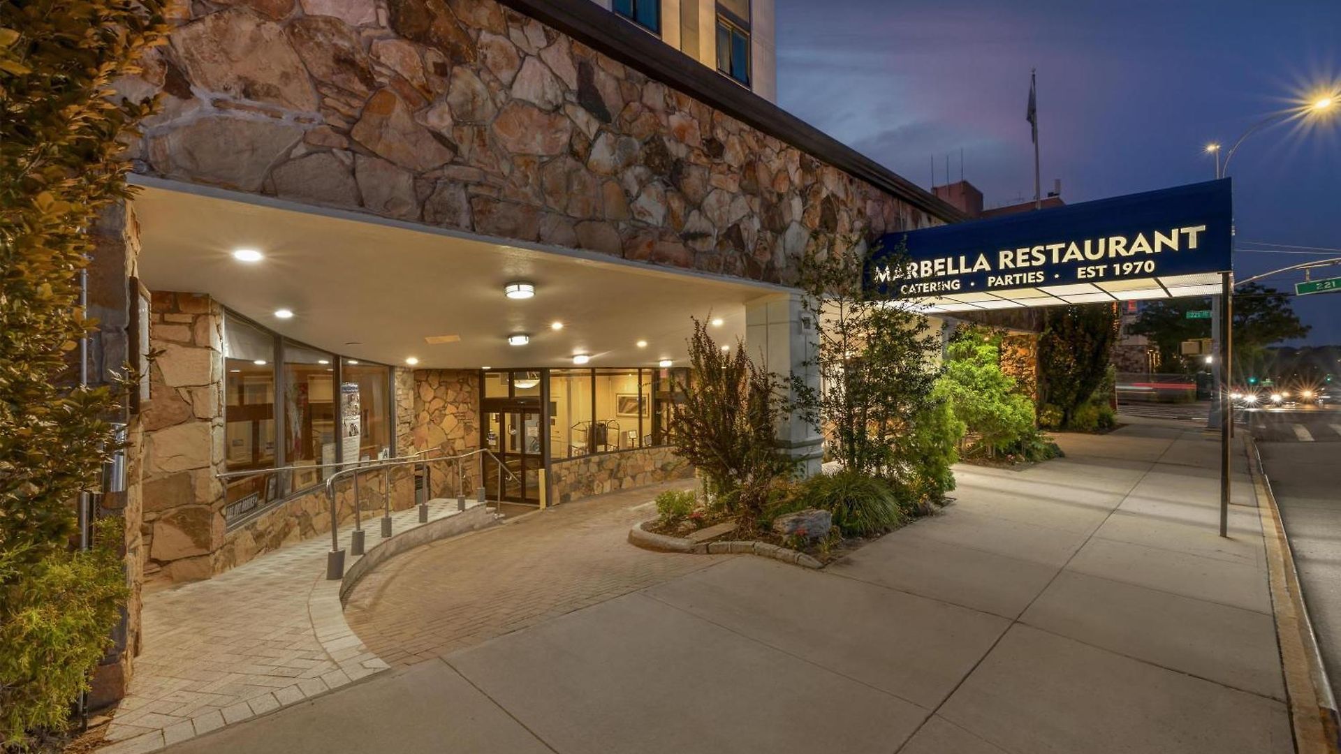 Hotel Western Queens Gold Coast New York