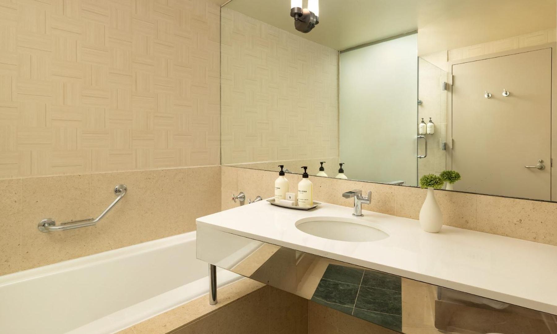 Millennium Premier Times Square Hotel 4*