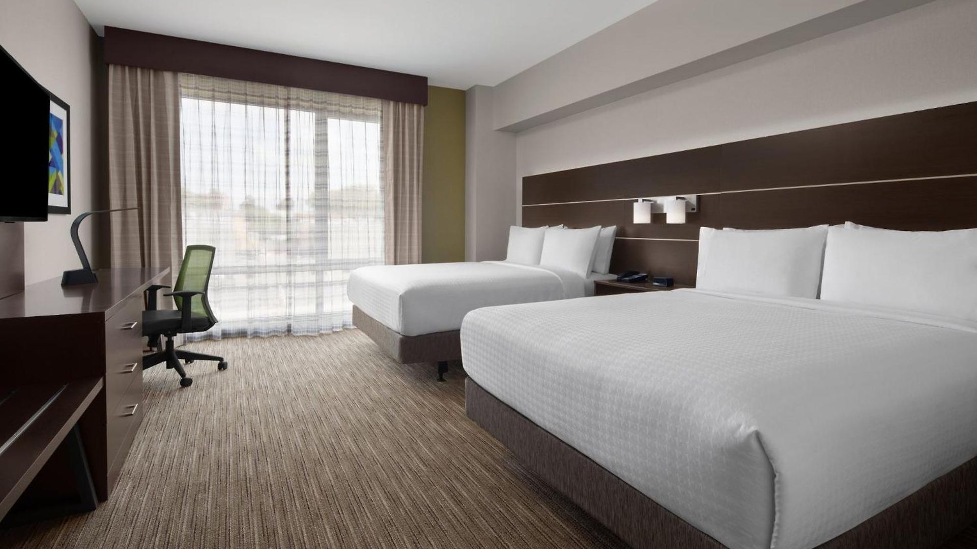 Express & Woodside Laguardia Airport 3*