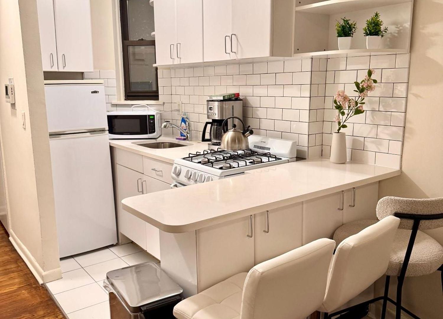 Cozy Cute In Midtown East Manhattan Elevator Laundry Steps To Subway Apartment New York