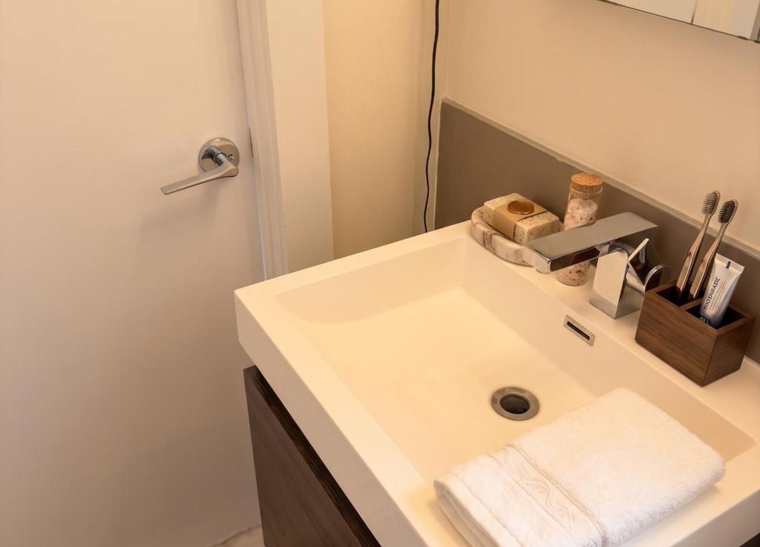 Trendy Williamsburg Oasis - Ac, Fast Wi-fi & Dishwasher * New York