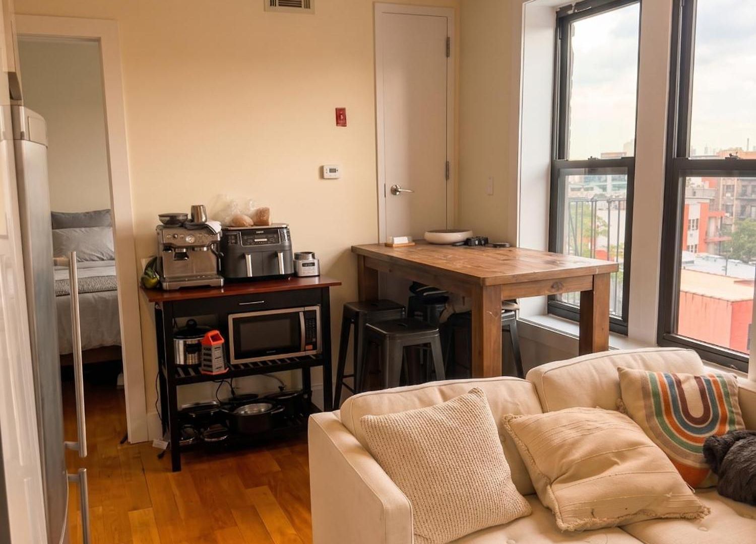 Trendy Williamsburg Oasis - Ac, Fast Wi-fi & Dishwasher Apartment