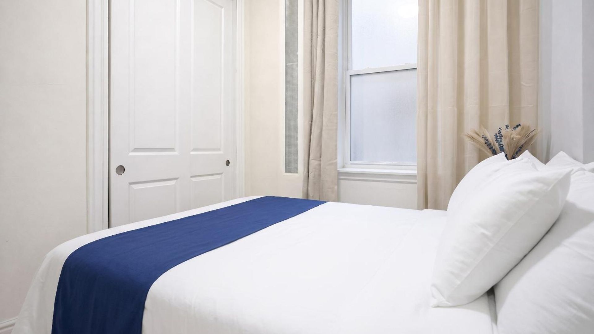 2 Bedroom Quite Nest Apartment New York