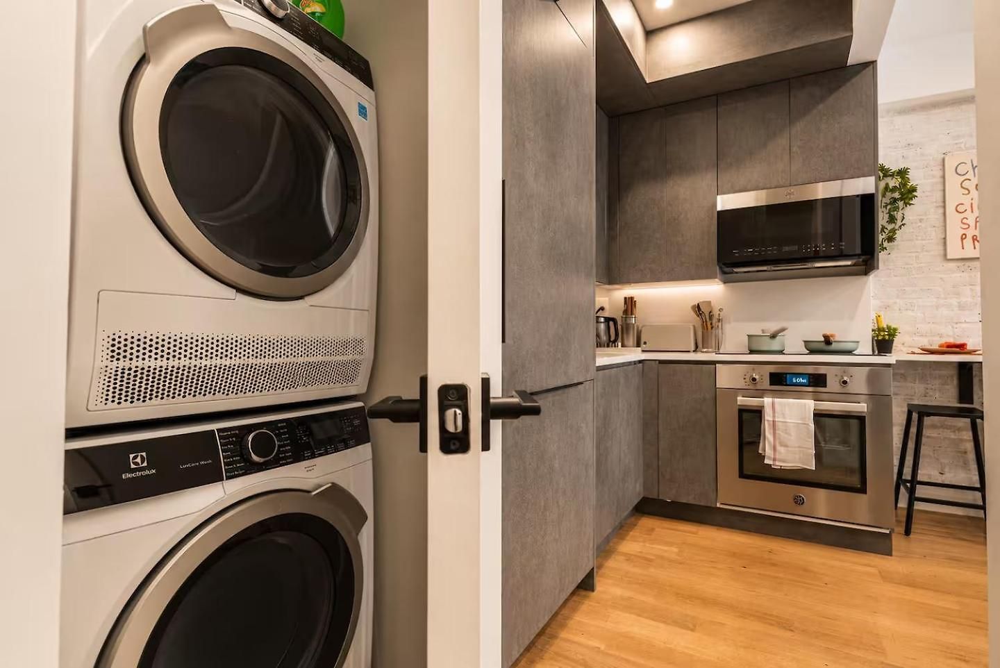 Cozy With Balcony&washer Close To Train Apartment *