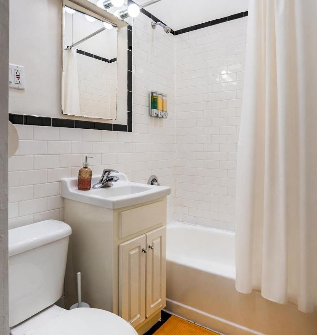 3 Bedroom Cozy In Manhattan Valley Apartment *