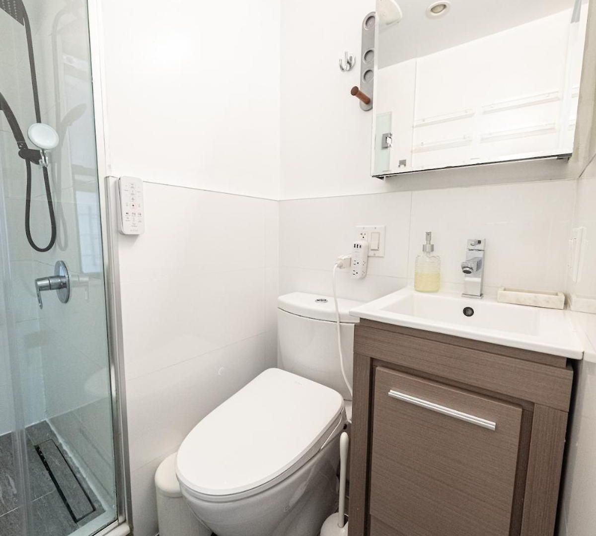 Apartment 2br Near Mount Sinai & Metropolitan Hospitals New York