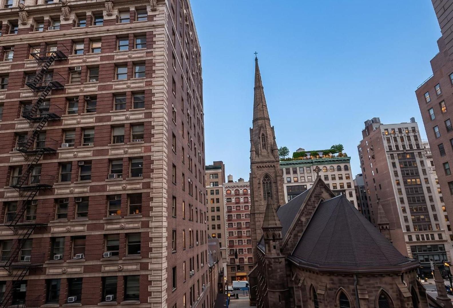Apartment Flatiron Bright 1br With Living Room, Floor Location In Fancy Manhattan New York