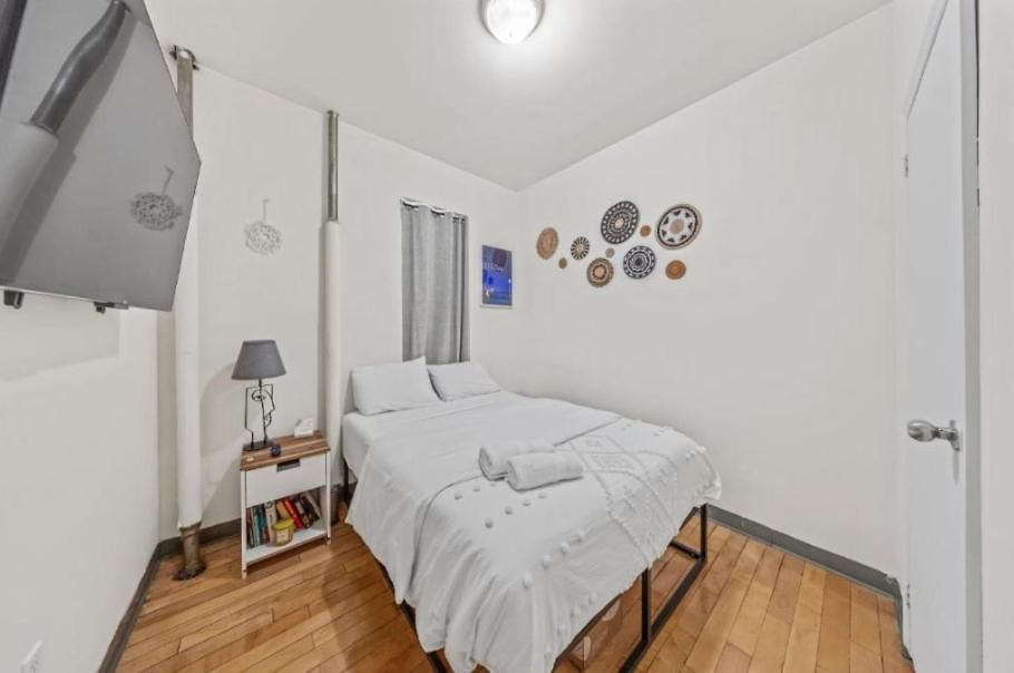 Guest house Chic Times Square 1br Entire - Private Kitchen & Bath - Hosts 4 New York
