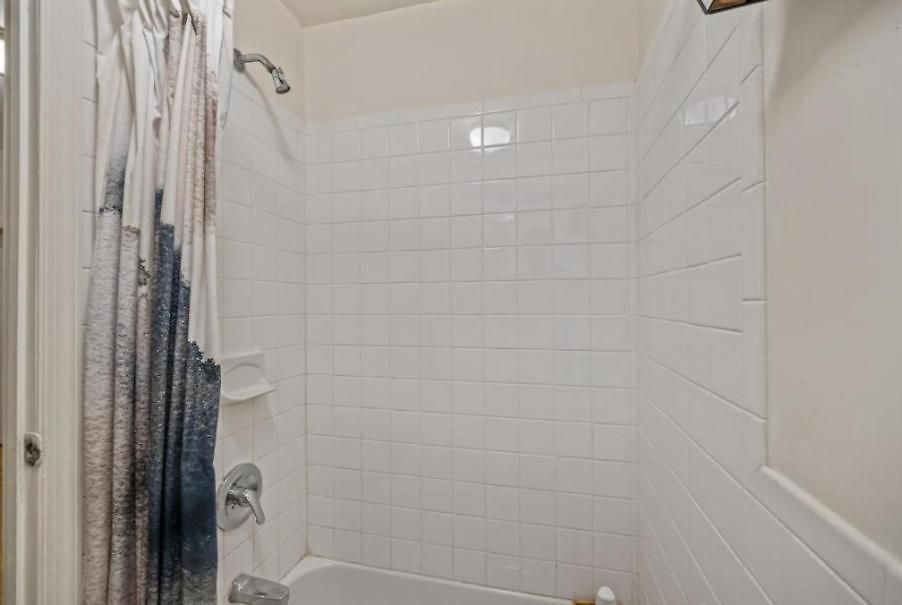 Chic Times Square 1br Entire - Private Kitchen & Bath - Hosts 4