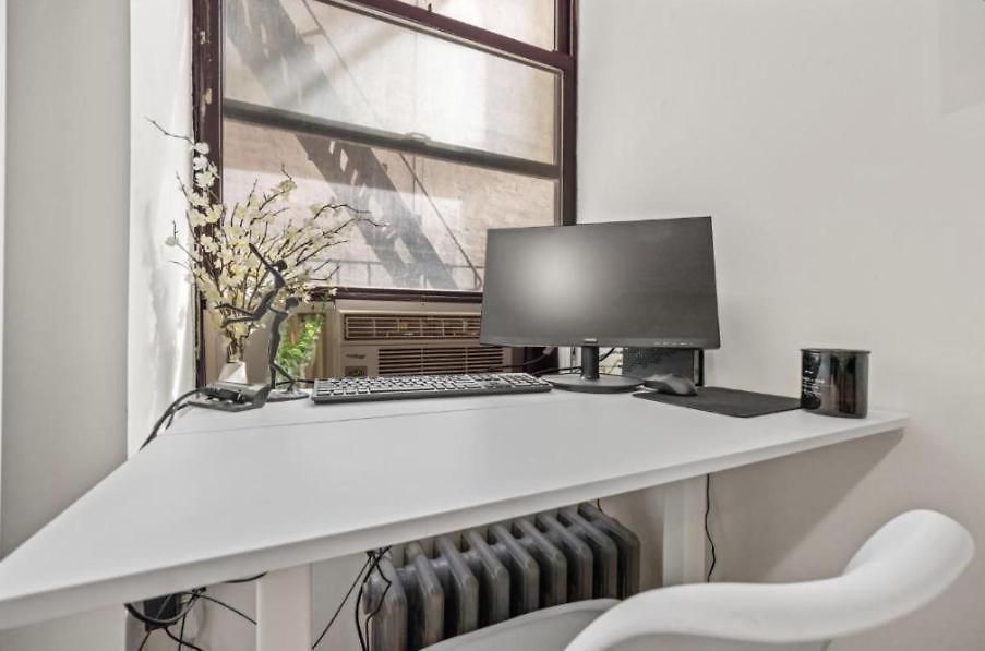 Guest house Chic Times Square 1br Entire - Private Kitchen & Bath - Hosts 4 New York