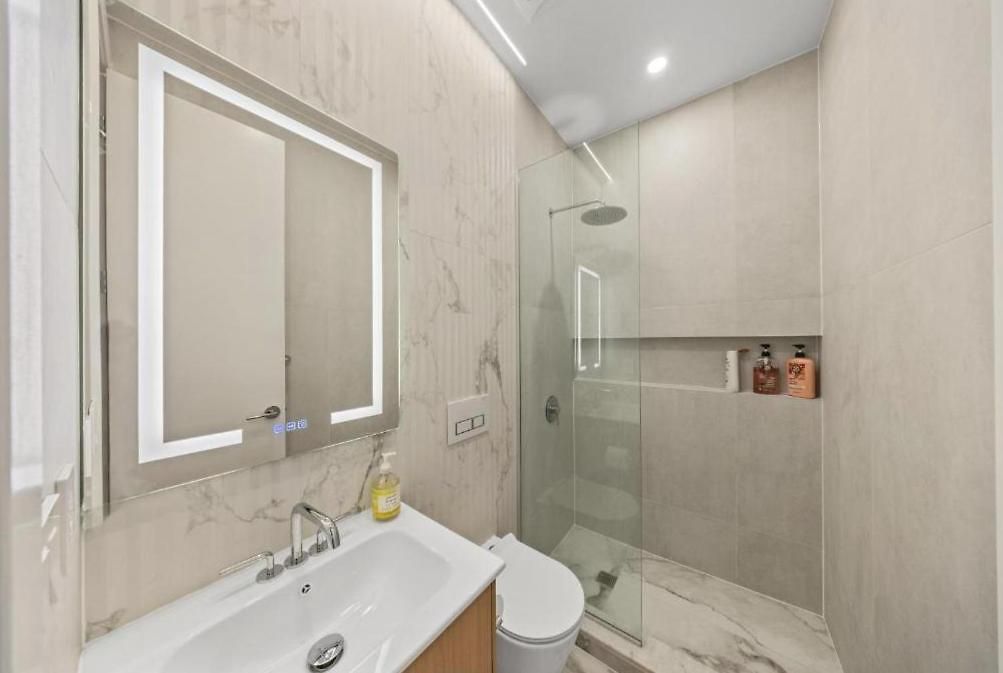 Walk To Broadway & Times Square! Quiet Private Room In Manhattan Guest house *