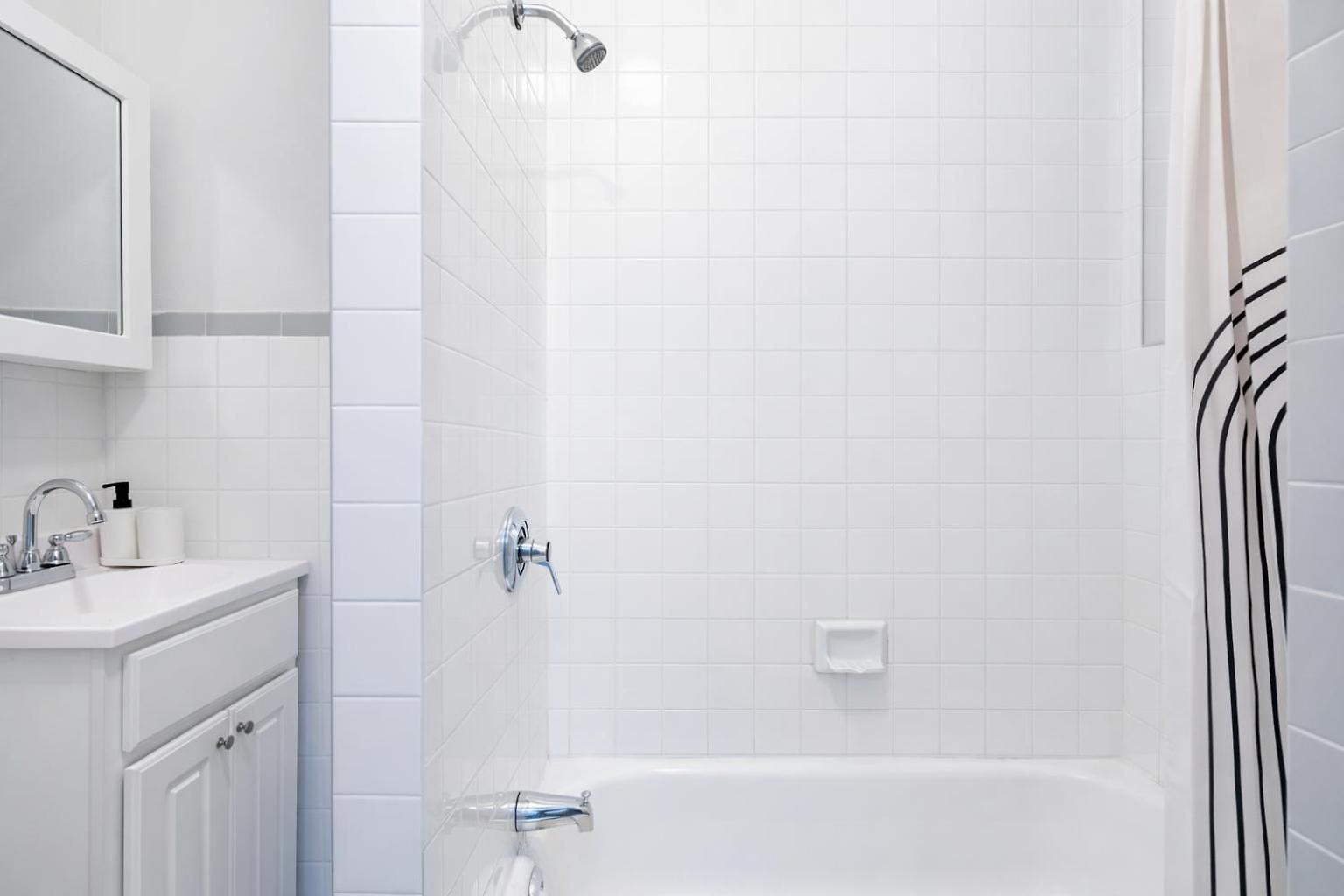 2 Bedroom Stylish Unit Apartment *