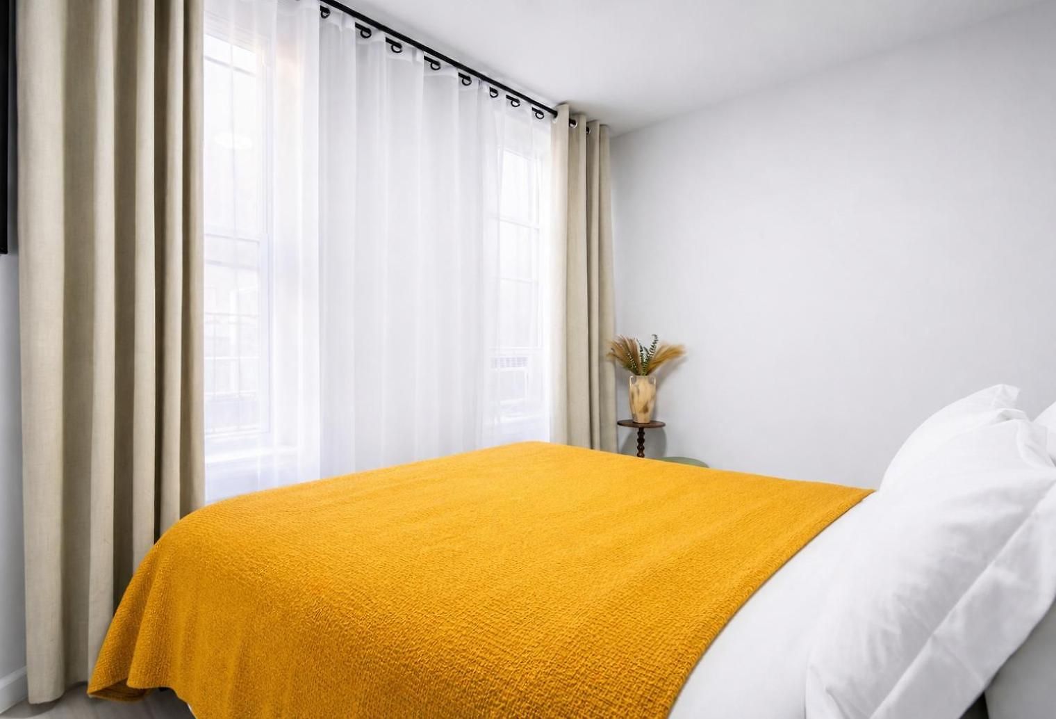 2 Bedroom Unit In Location *