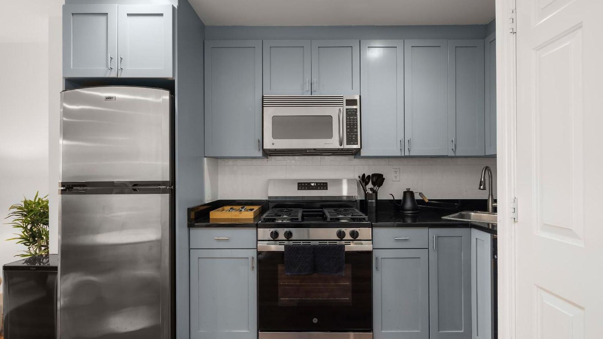 Cooper Terrace 1br Light-filled Loft With Balcony In Elevator Building * New York