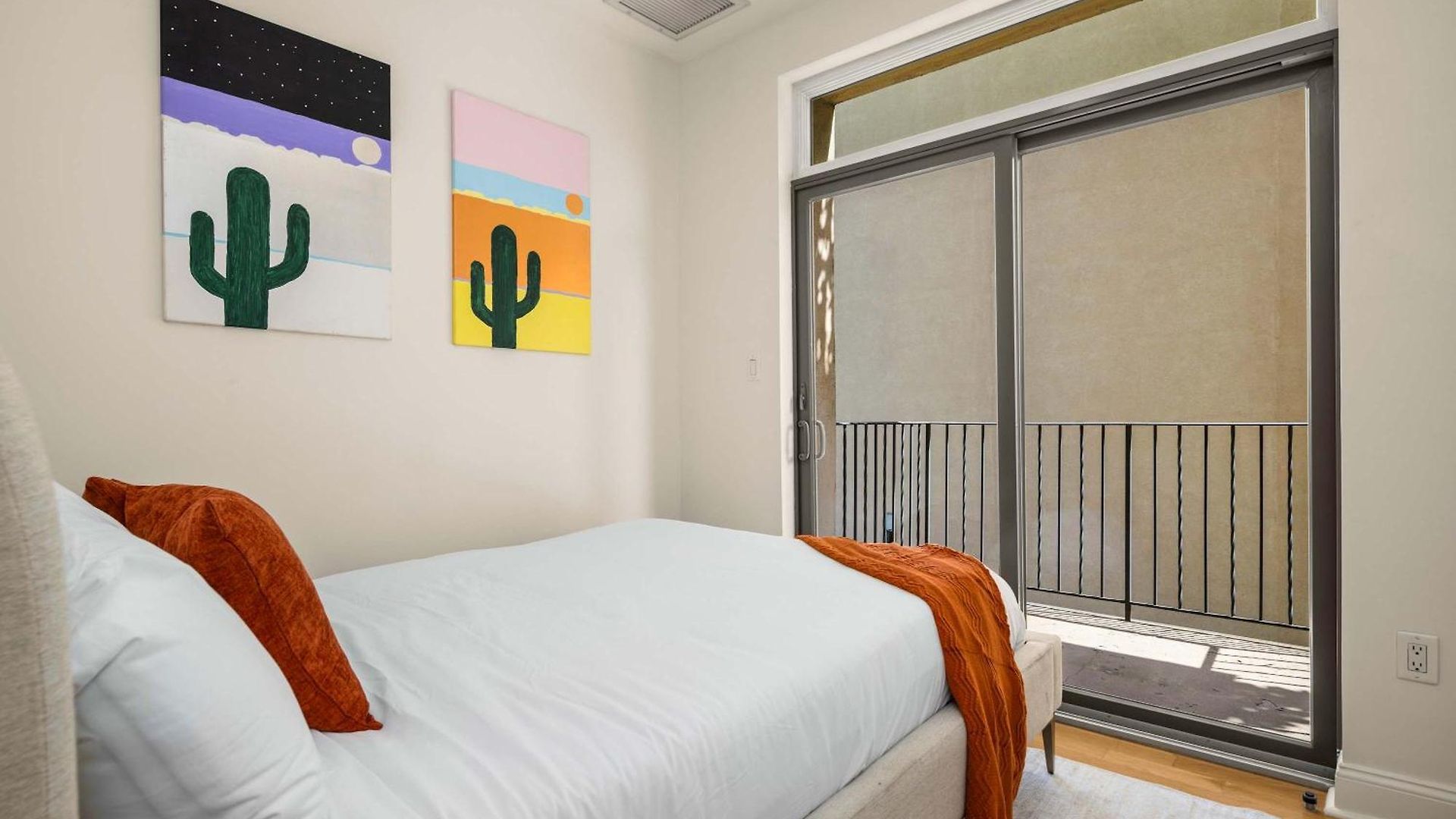 Broadway Terrace Sunlit 1br With Private Balcony