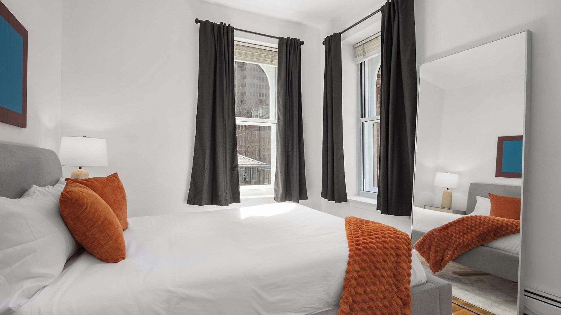 Seaport Place By Stayhaus Floor-through 1br Loft