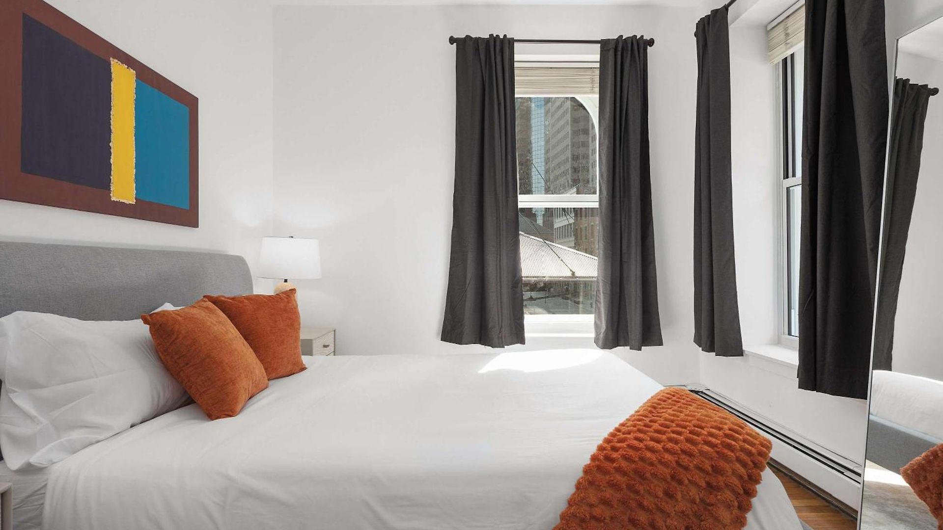 Seaport Place By Stayhaus Floor-through 1br Loft *