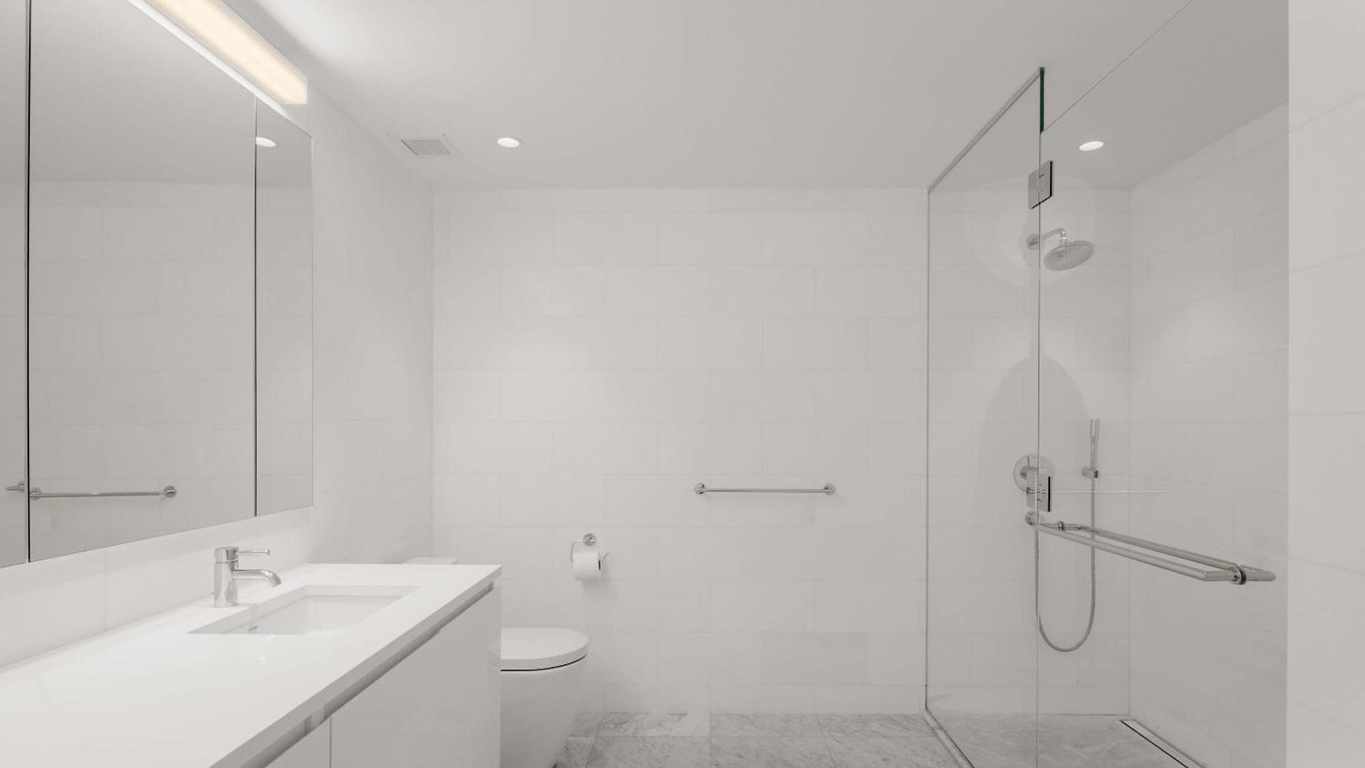 Embassy Ii 24th Floor 2br With Doorman Gym Pool