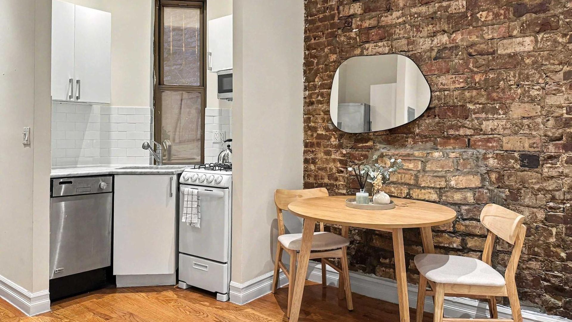 The East Side I - Vibe 8829 Apartment *
