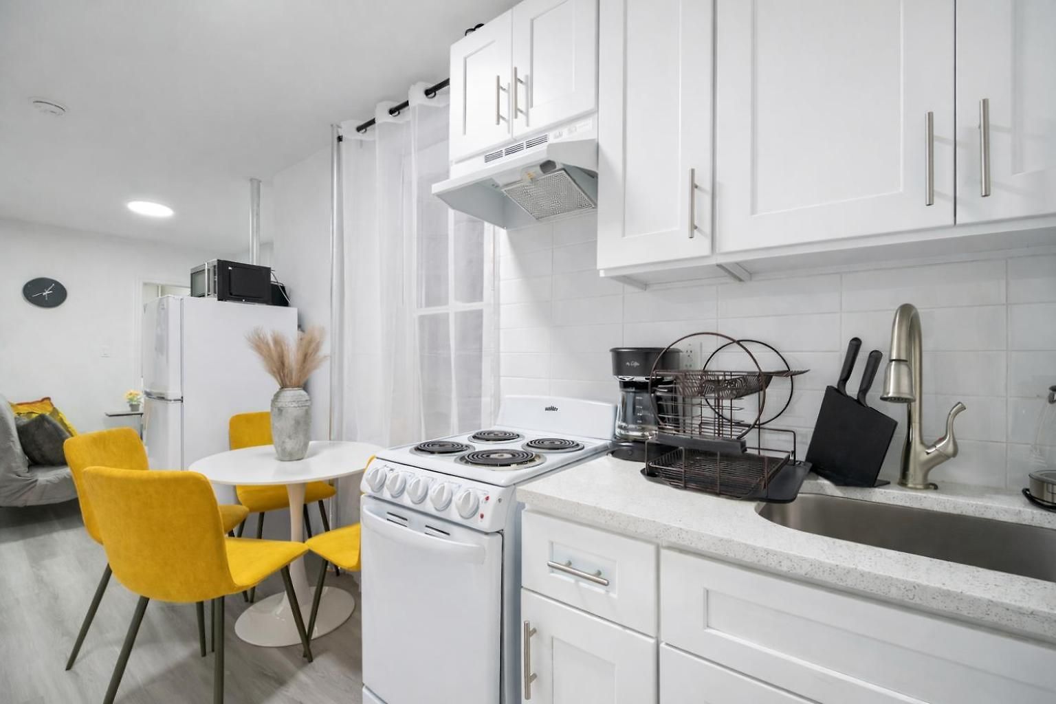 1 Bd Unit In Location Apartment