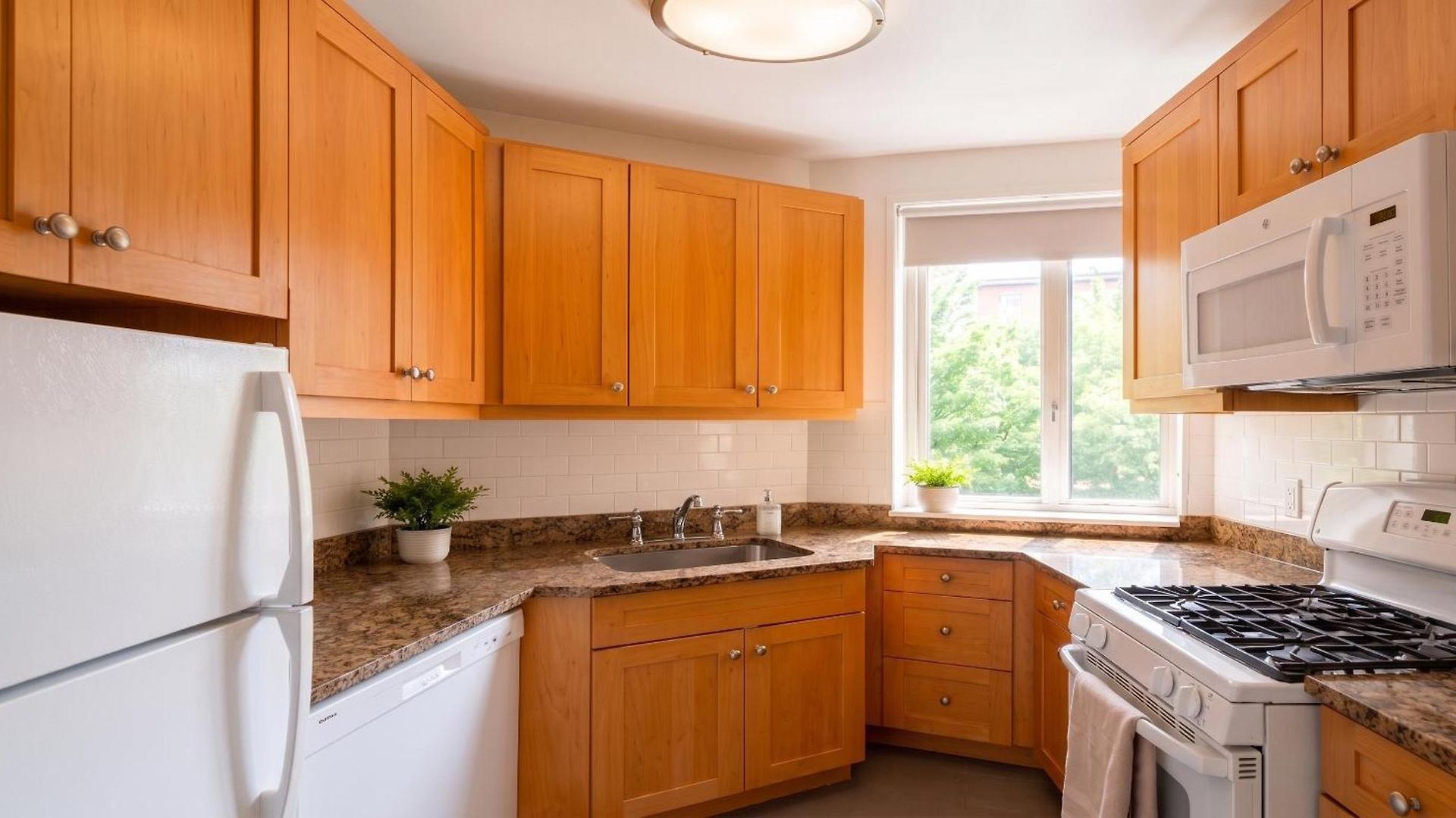 Apartment Grand East Side Home, Spacious & Cozy 3 Bedroom Retreat New York