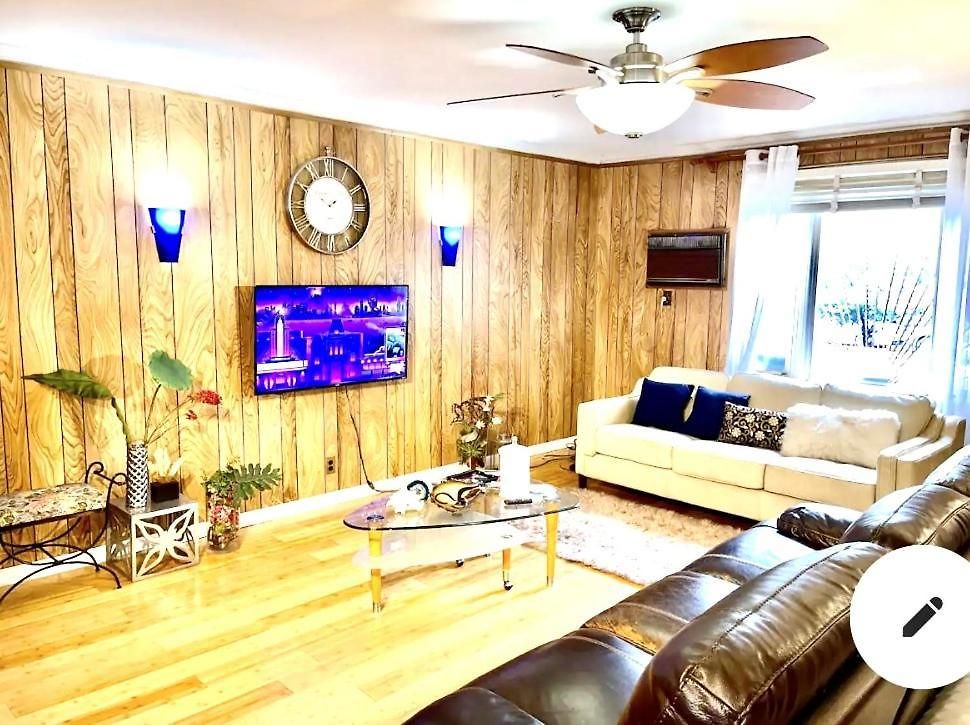 Holiday home Lga 5 Mins, 3 Bedrooms Duplex Private House With Backyard !