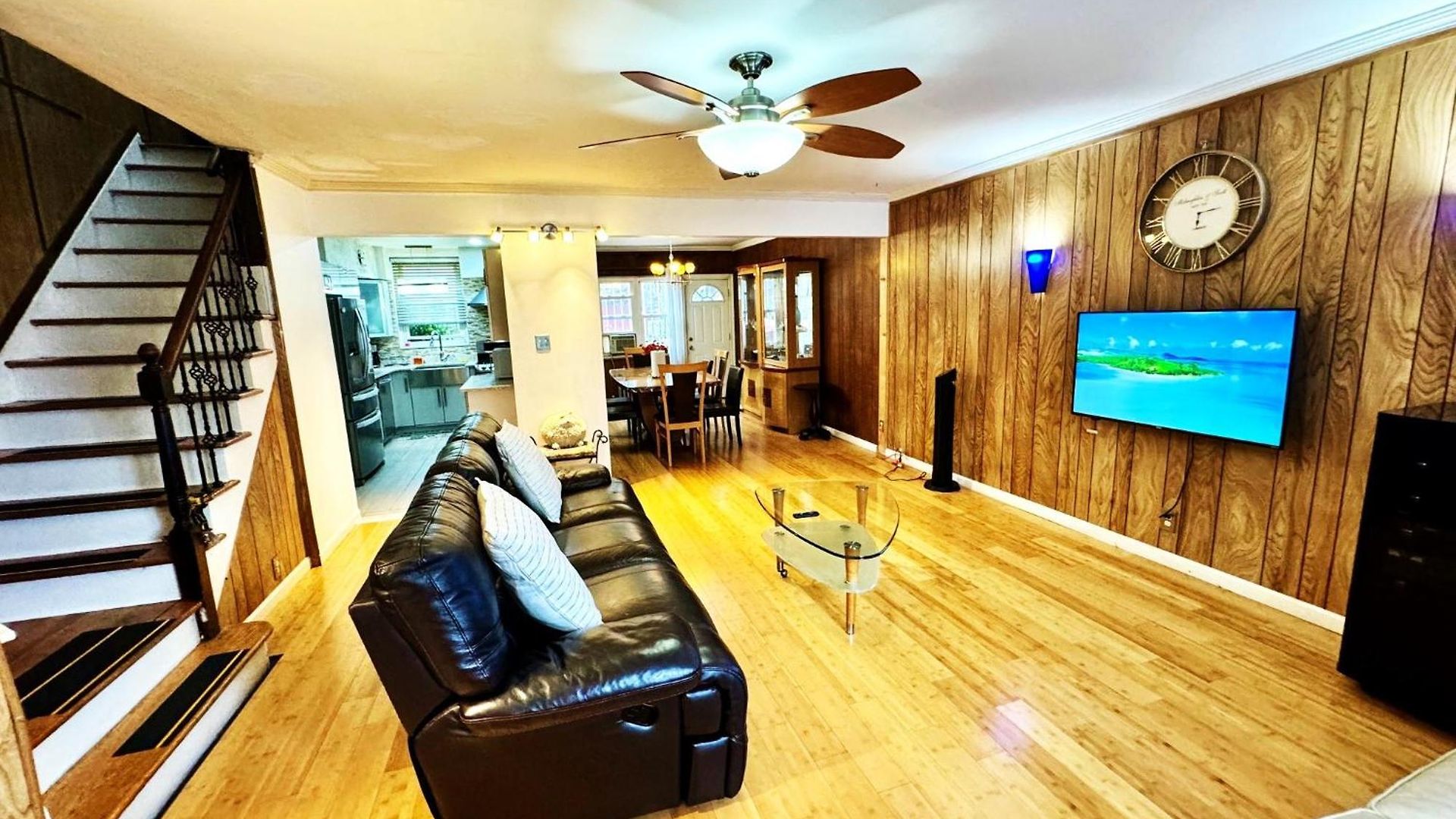 Lga 5 Mins, 3 Bedrooms Duplex Private House With Backyard ! Holiday home New York