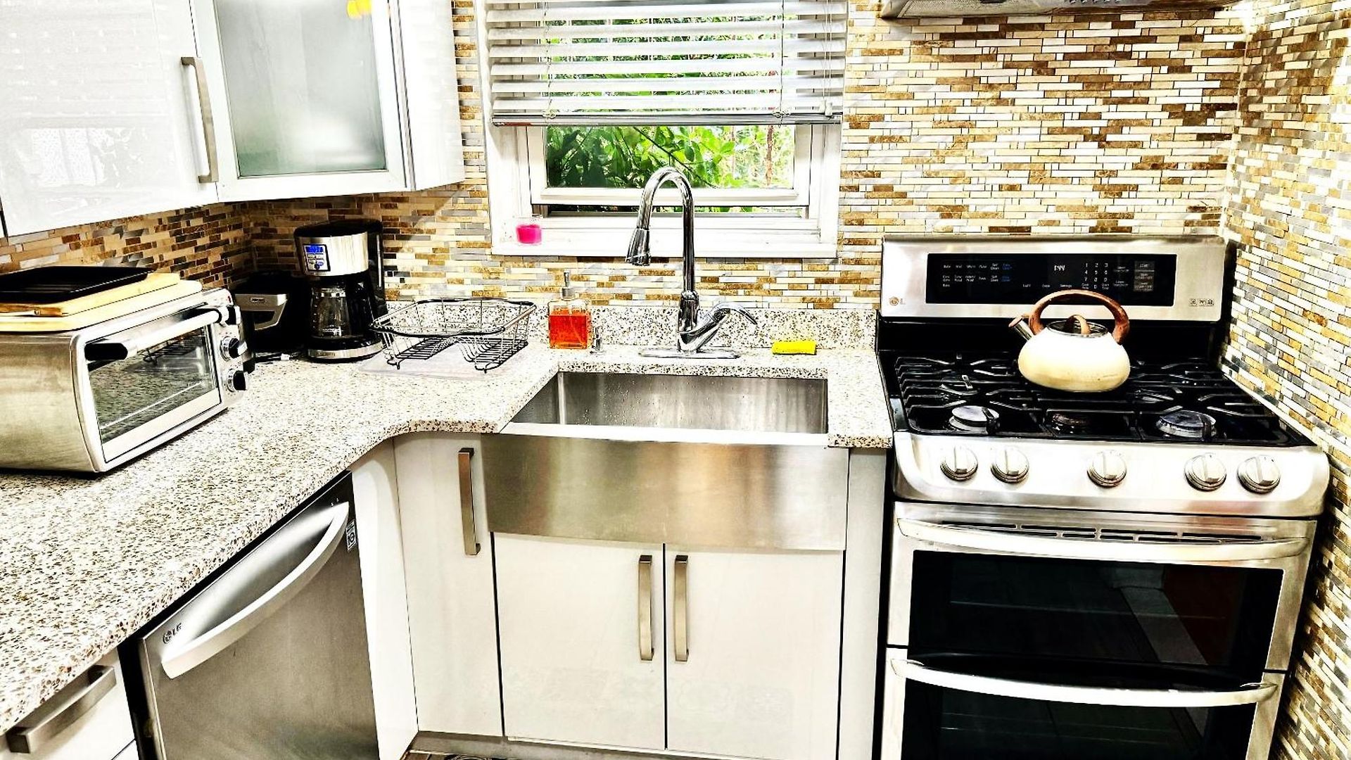 Holiday home Lga 5 Mins, 3 Bedrooms Duplex Private House With Backyard !