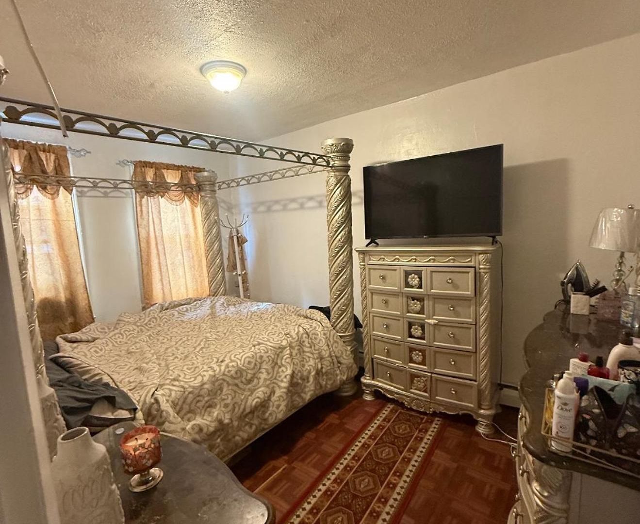 Cozy One Bedroom With Share Kitchen And Bathroom And Living Area Homestay