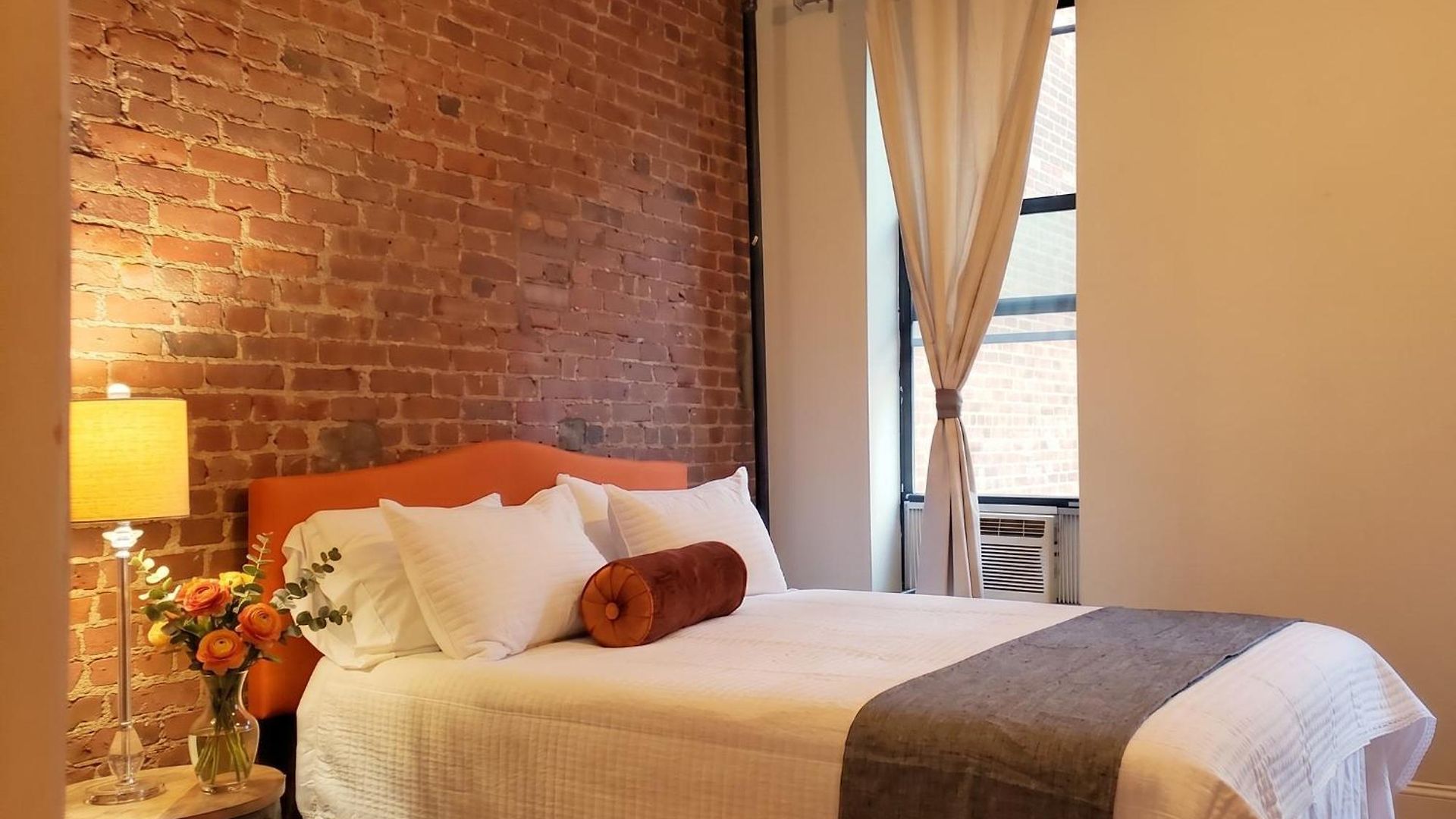 Stunning One Bedroom In Manhattan - 2nd Floor Apartment New York