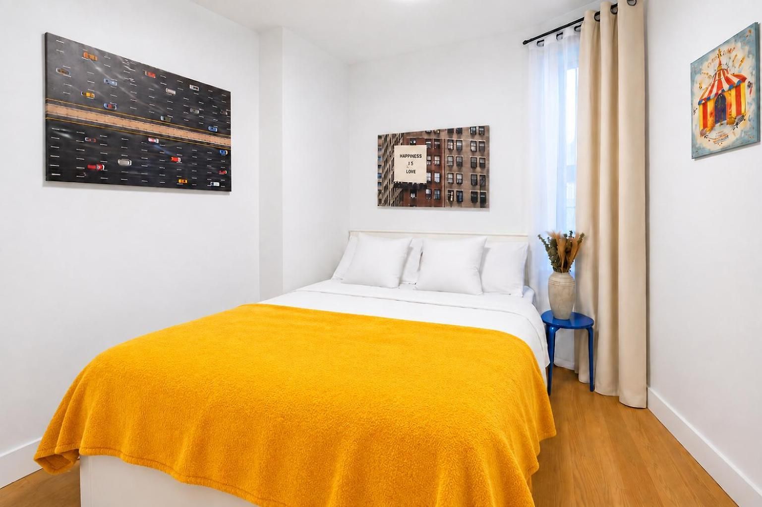 2 Bedroom In Manhattan Apartment *