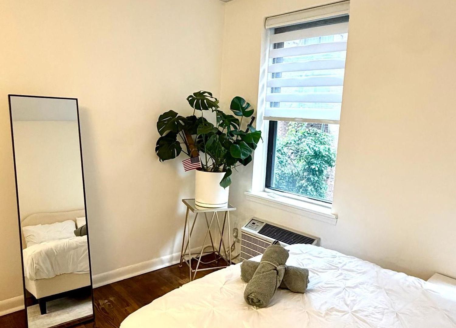 Cozy Cute In Midtown East Manhattan Elevator Laundry Steps To Subway Apartment *