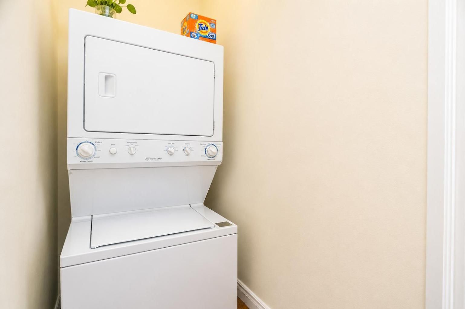 Fabulous & Large 2 Bedroom In Nyc! Apartment *