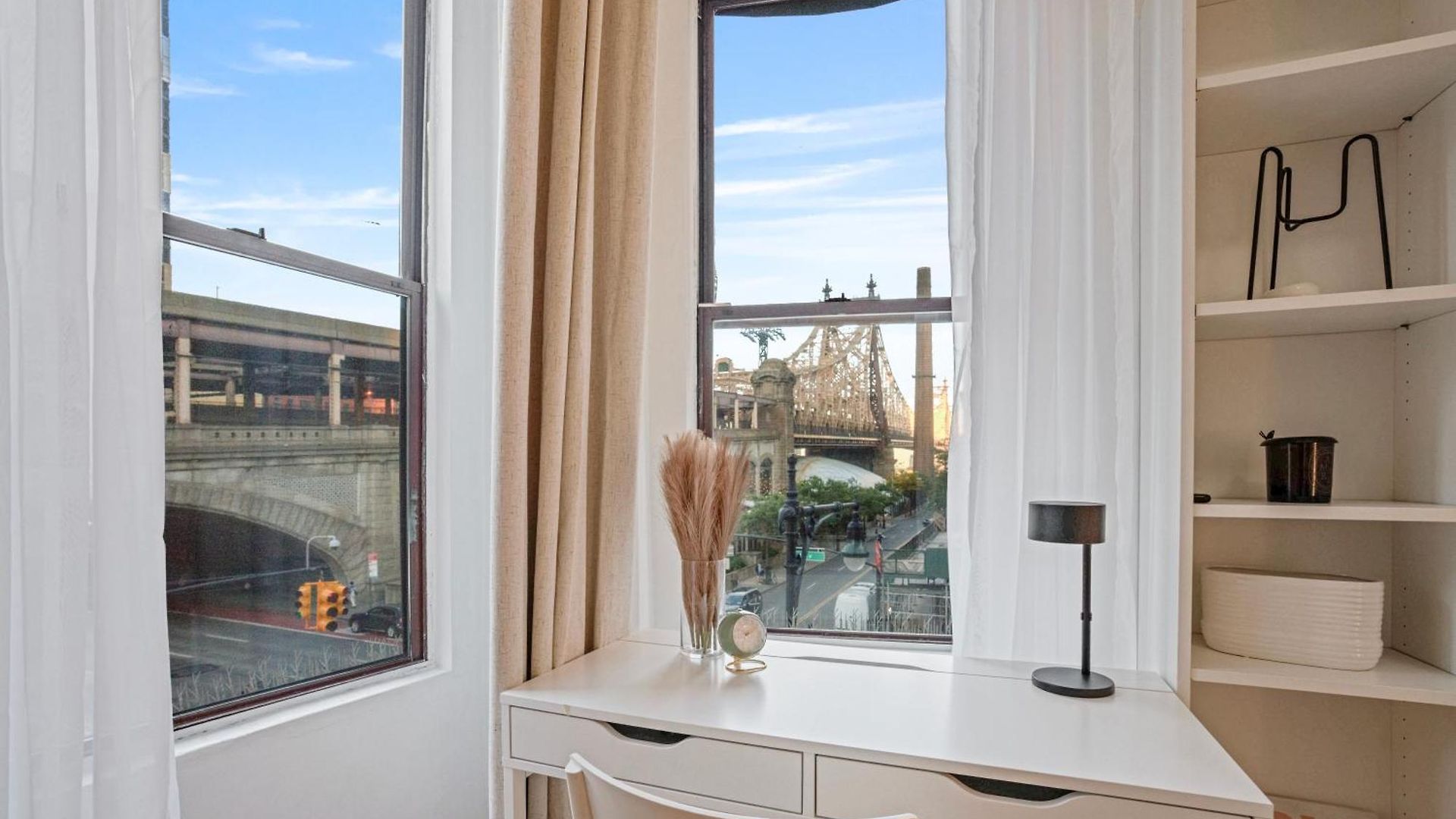 2 Bedroom Unit In Manhattan