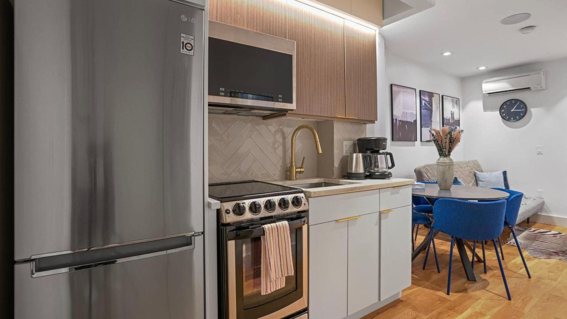 2 Bedroom In Manhattan Apartment
