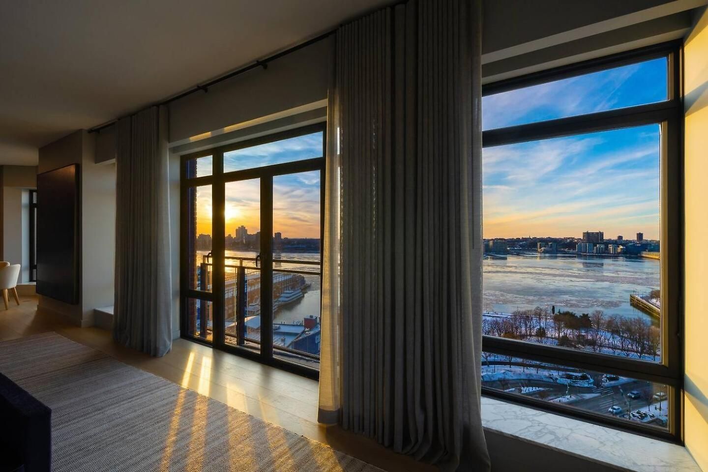 Cozy With Scenic View Apartment *