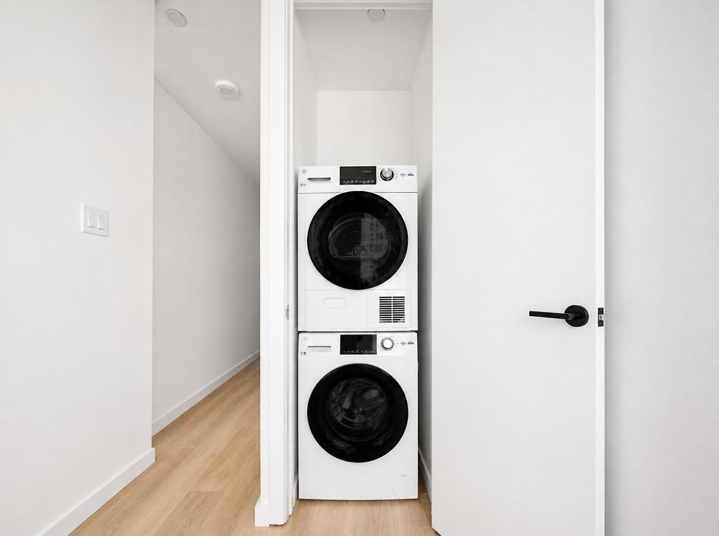 Apartment Lawrence Tower Gym Roof Lounge Washerdryer New York
