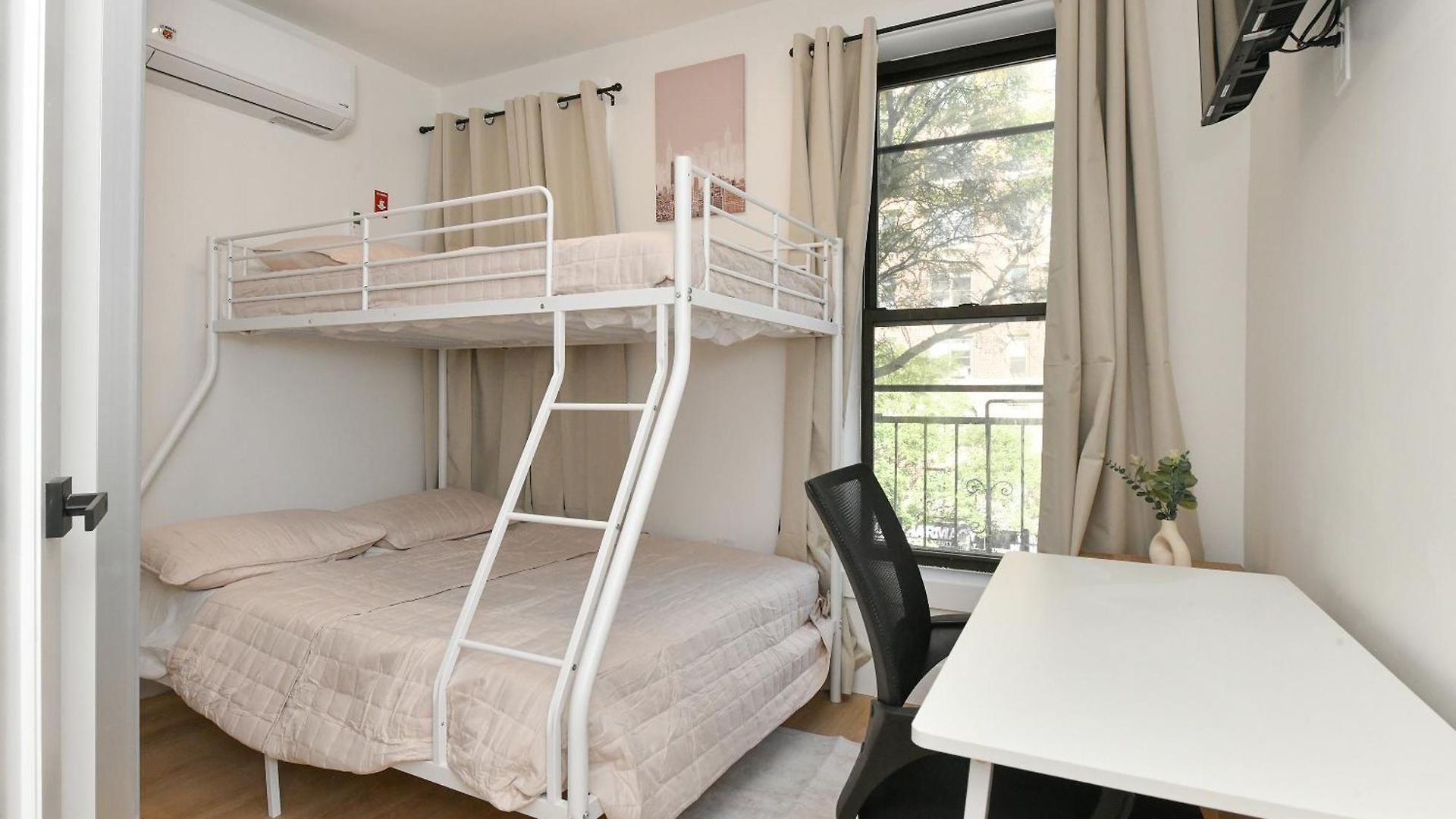 Authentic Nyc 2br Near Park Apartment New York